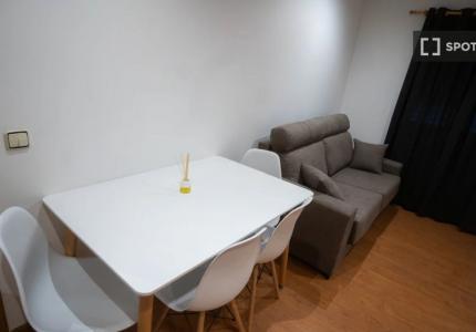 Apartamento de 2 dormitorios en alquiler en Usera, Madrid
