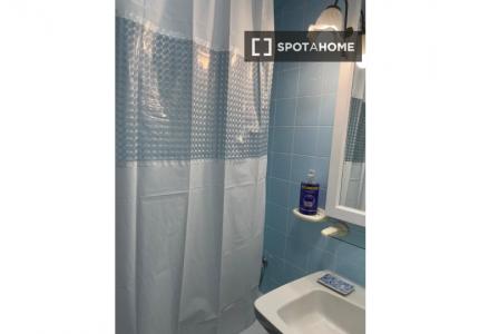 Se alquila piso de 3 habitaciones en Paseo Marítimo, Cádiz.