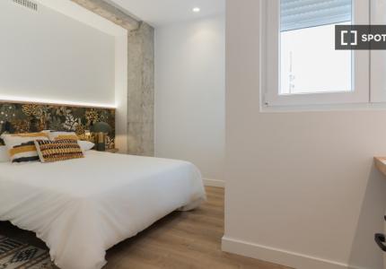 Se alquila habitación en piso compartido de 6 habitaciones en San Andrés