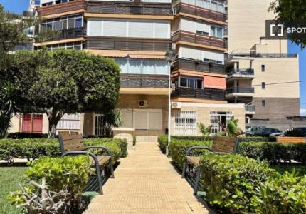 Apartamento de 1 dormitorio en alquiler en Alicante.