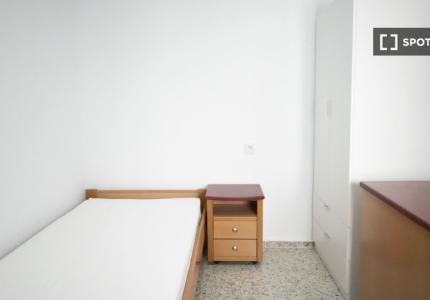 Se alquila habitación en piso compartido en Córdoba