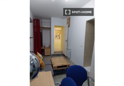 Alquiler de habitaciones en piso de 9 habitaciones en Madrid
