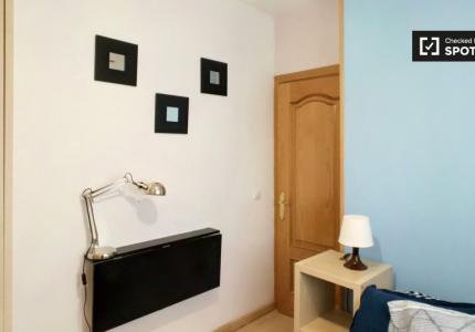 Se alquila habitación en piso compartido de 4 habitaciones, Alcalá de Henares.