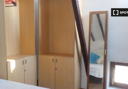 Habitaciones en alquiler en apartamento de 5 dormitorios en Alcalá De Henares.