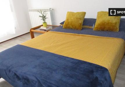 Se alquila habitación en piso de 3 habitaciones en Santander