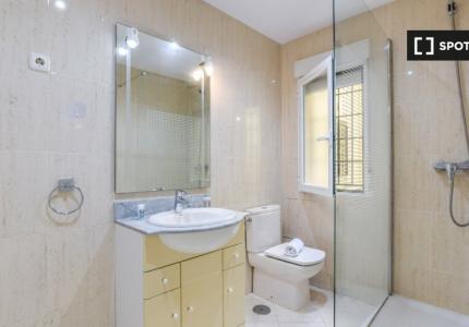Piso de 4 habitaciones en alquiler en Pacífico, Madrid