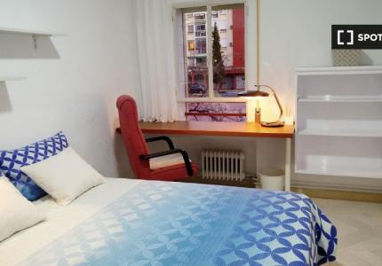 Se alquila habitación en piso compartido de 4 habitaciones, Casería de Montijo.