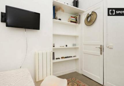 Habitación en apartamento de 4 dormitorios en Eixample Dreta, Barcelona