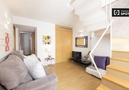 Piso de 3 habitaciones en alquiler en Embajadores, Madrid.