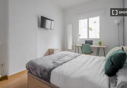 Habitación en piso compartido en alquiler en Vallehermoso, Madrid.