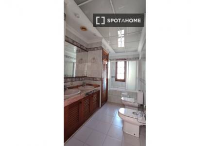 Habitaciones en alquiler en casa de 6 habitaciones en Tarifa Alta