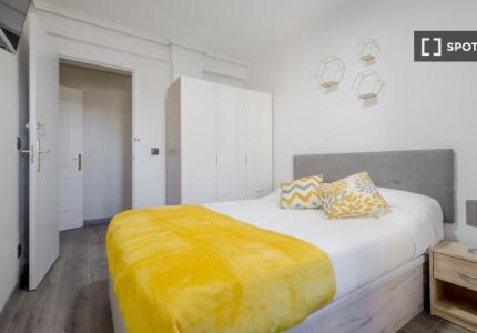 Habitación compartida de 5 habitaciones en Cuatro Caminos, Madrid
