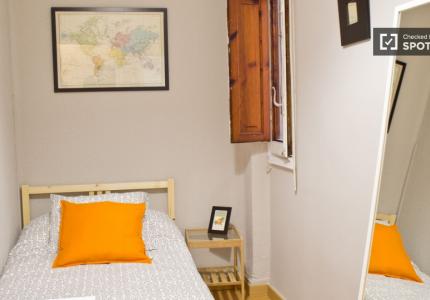 Habitación en piso compartido de 7 camas en El Botánic, Valencia.