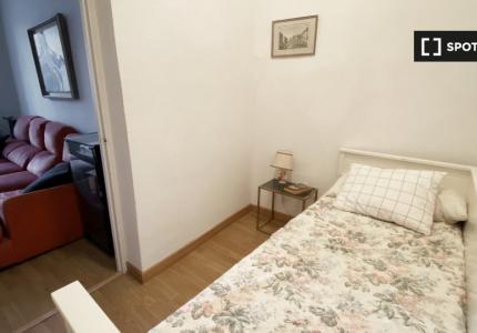 Habitación en piso compartido en alquiler en Universidad, Madrid