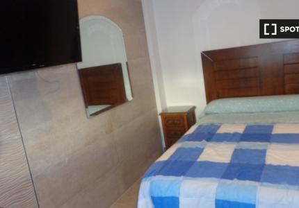 Se alquila habitación en piso de 3 habitaciones en Santander