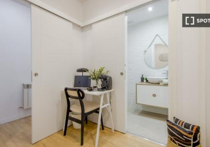 Habitación en piso compartido en alquiler en Ríos Rosas, Madrid