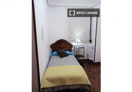 Se alquila habitación en piso compartido de 4 habitaciones, Handia