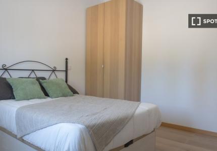 Habitación en piso compartido en Campamento, Madrid.