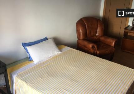 Se alquila habitación en piso compartido en Pamplona
