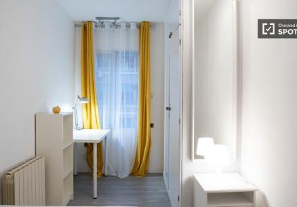 Se alquila habitación en piso compartido de 4 habitaciones, Alcalá de Henares.