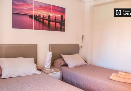 Se alquila habitación en piso compartido, La Malva-Rosa, València.