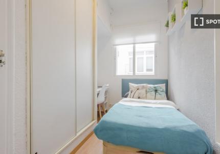Habitación en piso compartido en alquiler en Vallehermoso, Madrid.