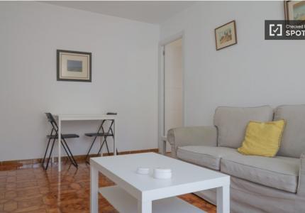 Piso de 2 habitaciones en alquiler en Pradolongo, Madrid