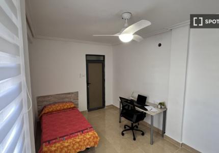 Se alquila habitación en piso compartido, Elche.