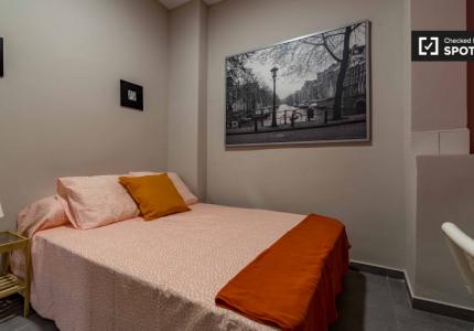 Acogedora habitación en un apartamento de 8 dormitorios en La Saïdia, Valencia