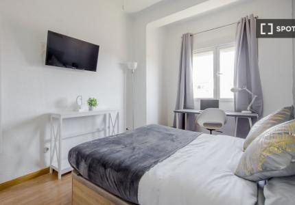 Habitación en piso compartido en alquiler en Vallehermoso, Madrid.