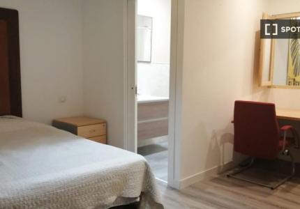 Habitación en piso compartido en madrid.