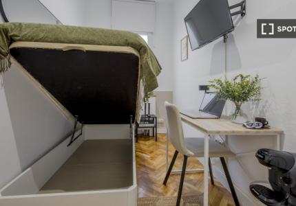 Habitación en piso compartido en alquiler en Embajadores, Madrid