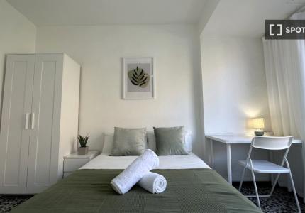 Se alquila habitación en piso compartido en L'Illa Perduda, Valencia.