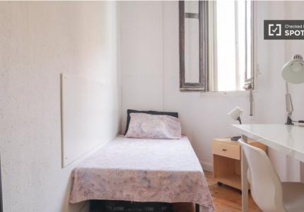 Habitación en piso compartido en alquiler en Arapiles, Madrid.