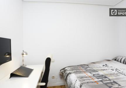 Habitación en piso de 5 dormitorios en el retiro, madrid.