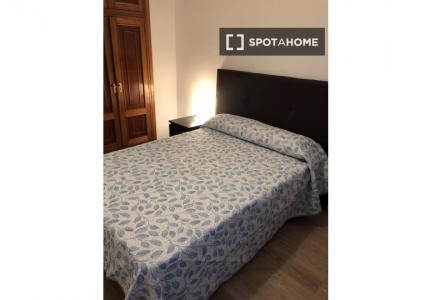 Se alquila habitación en piso compartido de 4 habitaciones en Oviedo