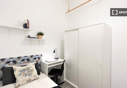 Habitación en piso compartido de 6 habitaciones en Universidad, Madrid