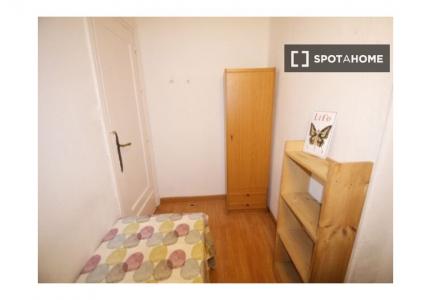Acogedora habitación en un apartamento de 6 dormitorios en Malasaña, Madrid