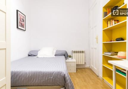 Habitación en un piso compartido de 6 habitaciones en alquiler en Lista