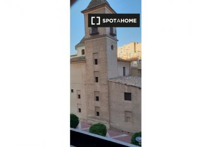 Piso de 4 dormitorios en alquiler en Murcia
