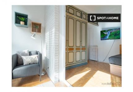Habitación en piso compartido en Cuatro Caminos, Madrid.