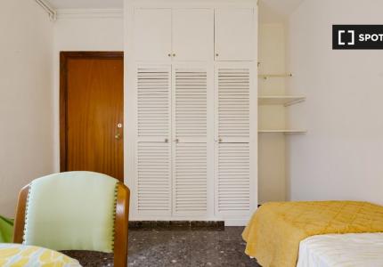 Dormitorio de estudiantes en piso compartido de estudiantes de 6 habitaciones en Murcia.
