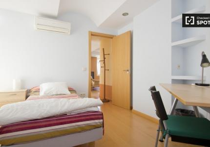 Habitación en piso compartido de 12 habitaciones en Villaviciosa
