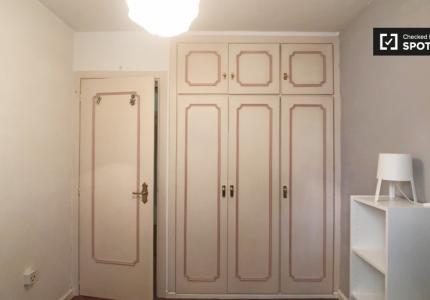 Acogedora habitación en casa de 3 dormitorios en Puente de Vallecas, Madrid