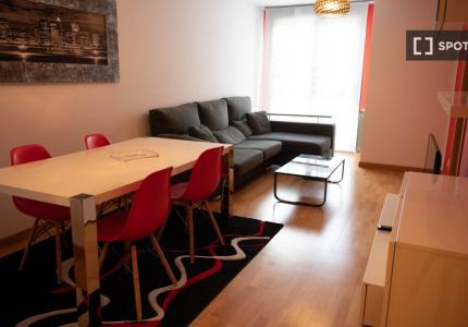 Se alquila piso de 3 habitaciones en Santander.