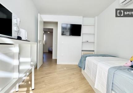 Habitación en piso compartido en madrid.