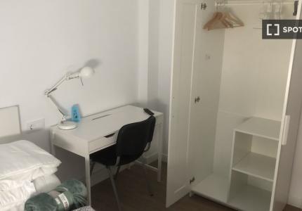Habitación en piso compartido en Alcalá de Henares.
