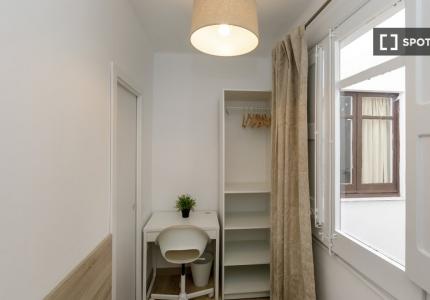Habitación en piso compartido en alquiler en Collblanc, Barcelona.