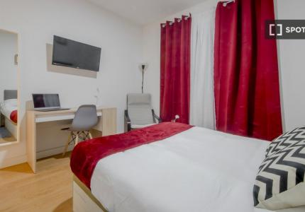 Habitación en piso compartido en alquiler en Castillejos, Madrid.
