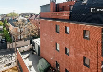 Estudio en alquiler en San Juan Bautista, Madrid